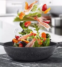 Cheffinger Wokpan Met Deksel - 32cm - Zwart - Pan - Keukenaccessoires -Kookwereld Winkel 1111x1200