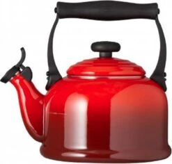 Le Creuset Tradition Fluitketel - 2.1 L - Kersenrood -Kookwereld Winkel 1200x1145 3