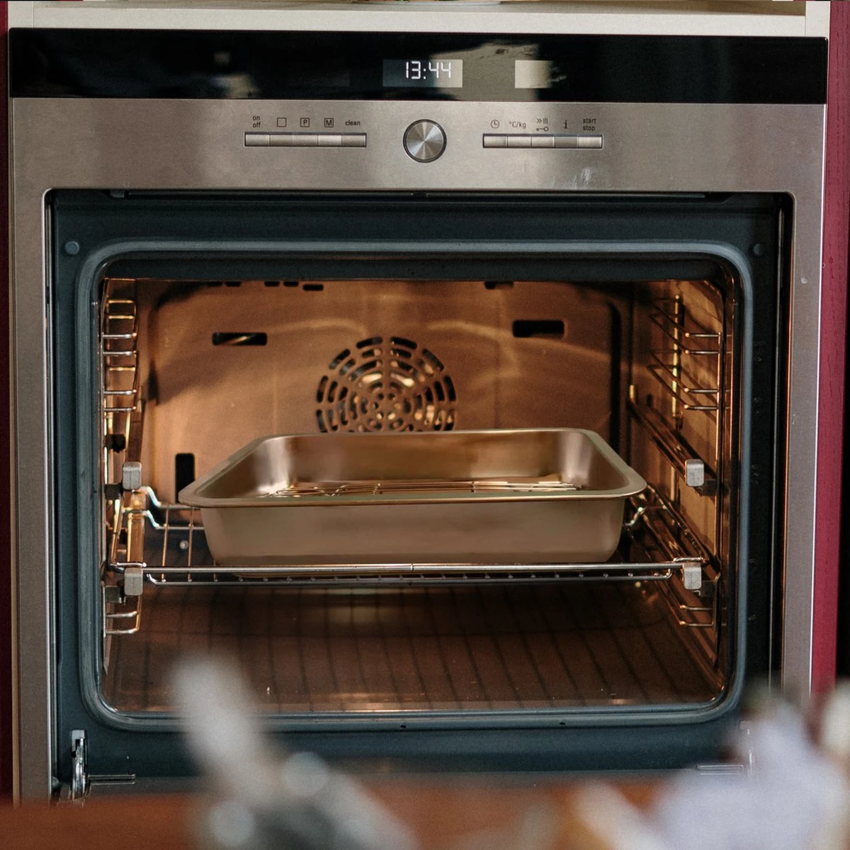 YUGN Braadslede Ovenschaal Braadslee Oven - Braadslede Met Rooster Voor Ovengerechten - Roestvrijstaal En 36x27x7CM - Cadeau Tip 8 YUGN Braadslede Ovenschaal Braadslee Oven - Braadslede Met Rooster Voor Ovengerechten - Roestvrijstaal En 36x27x7CM - Cadeau Tip - Afbeelding 8