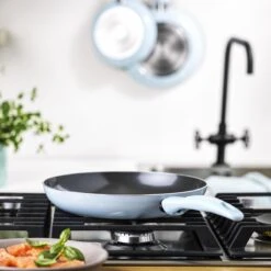 VitaVerde Expert Koekenpannenset Ø 24cm + Ø 28cm - Lichtblauw - Inductie - PFAS-vrij 13 VitaVerde Expert Koekenpannenset Ø 24cm + Ø 28cm - Lichtblauw - Inductie - PFAS-vrij -Kookwereld Winkel 1200x1200 273