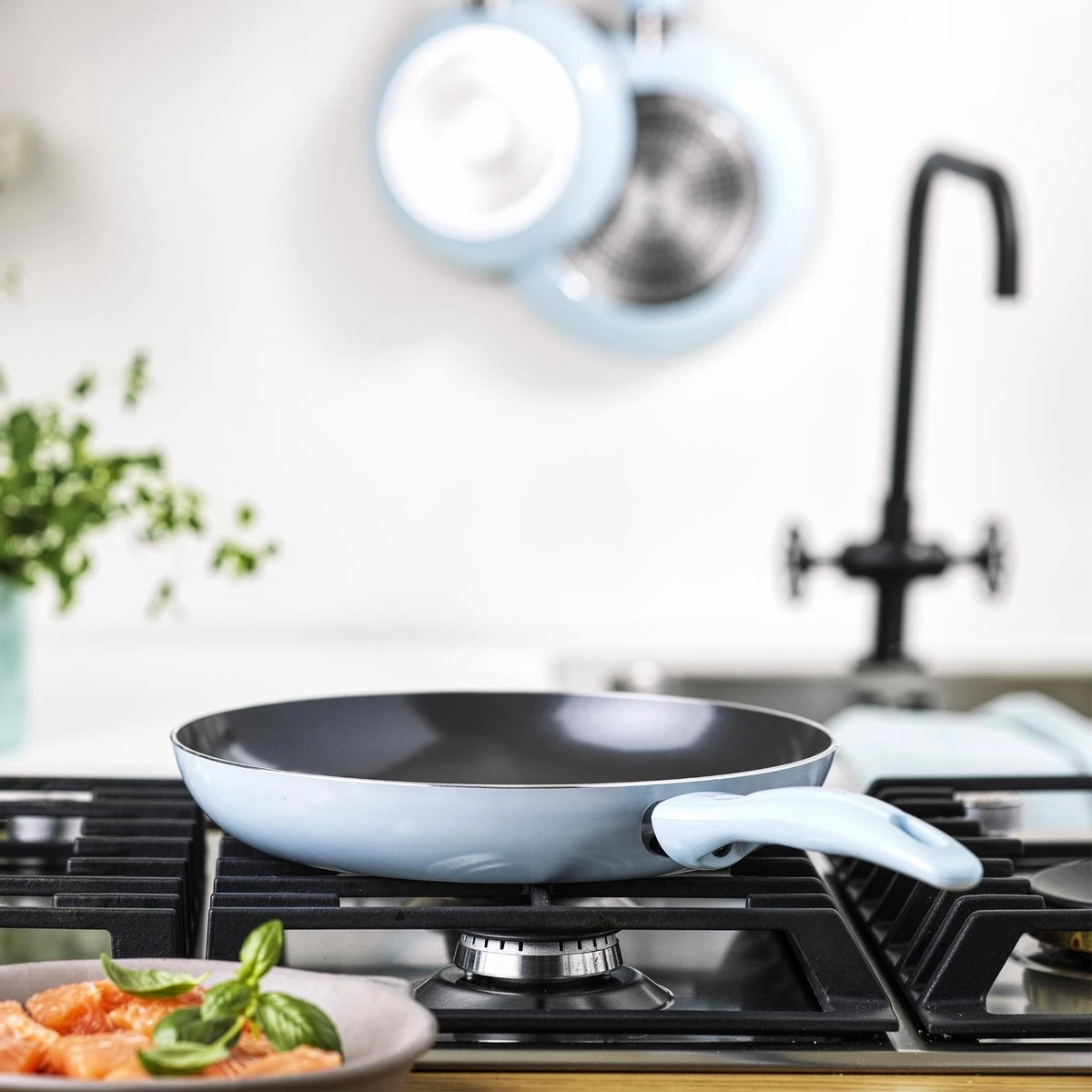 VitaVerde Expert Koekenpannenset Ø 24cm + Ø 28cm - Lichtblauw - Inductie - PFAS-vrij 5 VitaVerde Expert Koekenpannenset Ø 24cm + Ø 28cm - Lichtblauw - Inductie - PFAS-vrij - Afbeelding 5