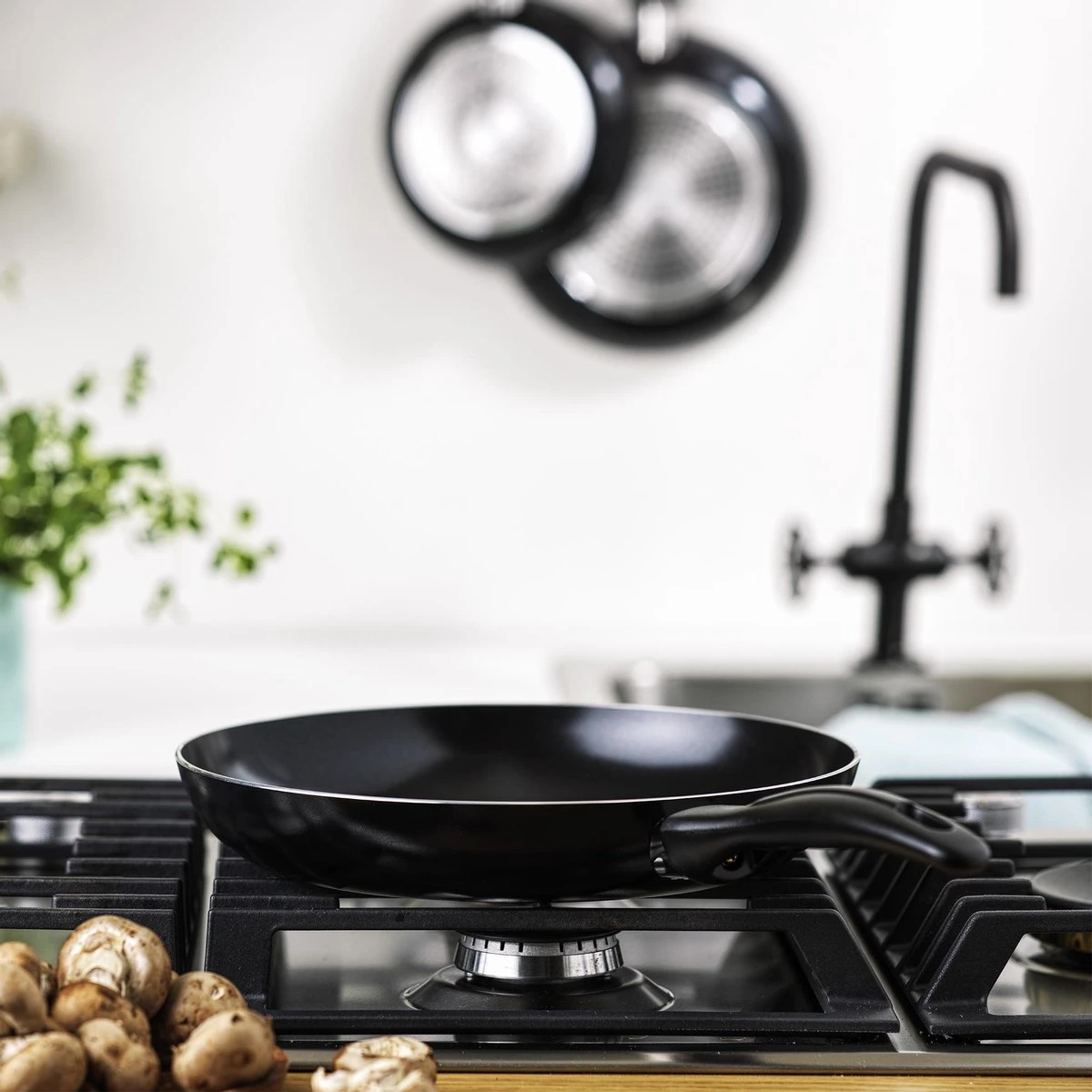 VitaVerde Expert Koekenpannenset Ø 24cm + Ø 28cm - Zwart - Inductie - PFAS-vrij 6 VitaVerde Expert Koekenpannenset Ø 24cm + Ø 28cm - Zwart - Inductie - PFAS-vrij - Afbeelding 6