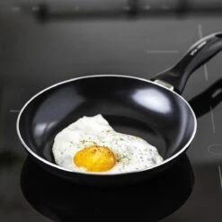 VitaVerde Expert Koekenpannenset Ø 24cm + Ø 28cm - Zwart - Inductie - PFAS-vrij 16 VitaVerde Expert Koekenpannenset Ø 24cm + Ø 28cm - Zwart - Inductie - PFAS-vrij -Kookwereld Winkel 1200x1200 305