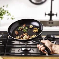 VitaVerde Expert Koekenpannenset Ø 24cm + Ø 28cm - Zwart - Inductie - PFAS-vrij 18 VitaVerde Expert Koekenpannenset Ø 24cm + Ø 28cm - Zwart - Inductie - PFAS-vrij -Kookwereld Winkel 1200x1200 306