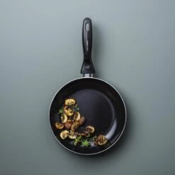 VitaVerde Expert Koekenpannenset Ø 24cm + Ø 28cm - Zwart - Inductie - PFAS-vrij 19 VitaVerde Expert Koekenpannenset Ø 24cm + Ø 28cm - Zwart - Inductie - PFAS-vrij -Kookwereld Winkel 1200x1200 307