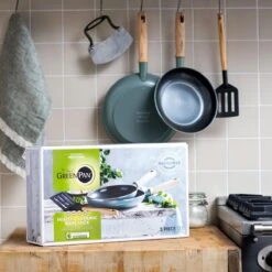 GreenPan Mayflower Koekenpannenset Ø 20cm + Ø 24cm + 1 Accessoire - Lichtblauw - Inductie - PFAS-vrij 34 GreenPan Mayflower Koekenpannenset Ø 20cm + Ø 24cm + 1 Accessoire - Lichtblauw - Inductie - PFAS-vrij -Kookwereld Winkel 1200x1200 318