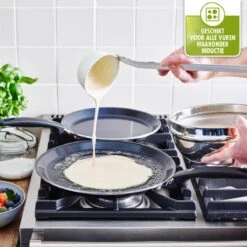 GreenPan Essentials Pannenkoekenpan 24cm - Zwart - Inductie - PFAS-vrij 19 GreenPan Essentials Pannenkoekenpan 24cm - Zwart - Inductie - PFAS-vrij -Kookwereld Winkel 1200x1200 585