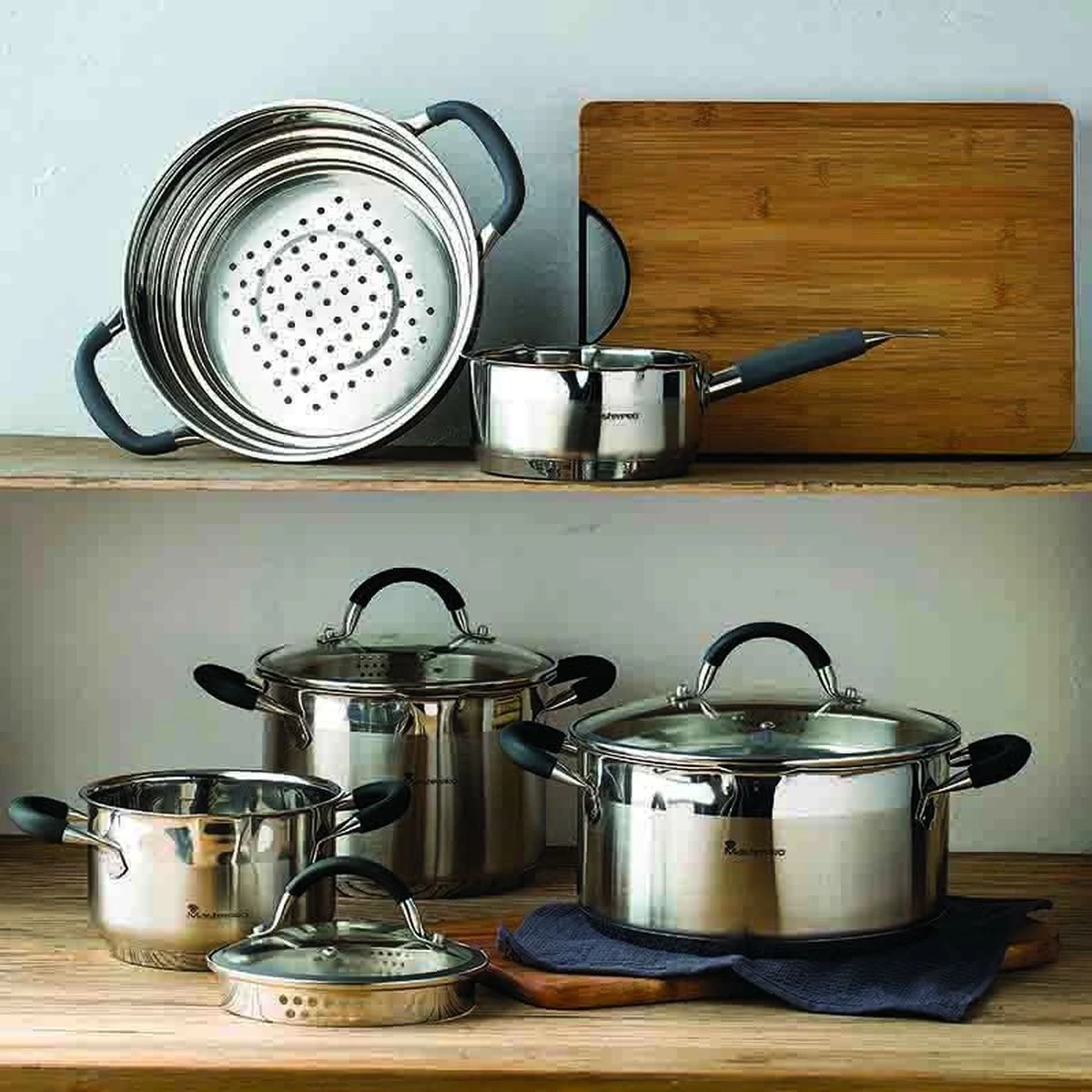 Bergner Masterpro - Serveerpan Met Deksel - 28 Cm - 3.8 L - RVS 2 Bergner Masterpro - Serveerpan Met Deksel - 28 Cm - 3.8 L - RVS - Afbeelding 2