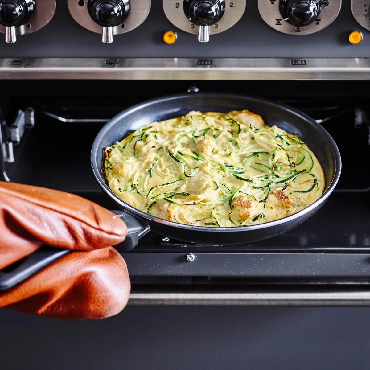 GreenPan Cambridge Hapjespan Met Deksel 24cm - Zwart - Inductie - PFAS-vrij 4 GreenPan Cambridge Hapjespan Met Deksel 24cm - Zwart - Inductie - PFAS-vrij - Afbeelding 4