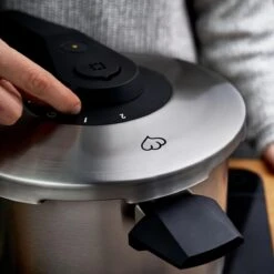 Springlane Roestvrijstalen Snelkookpan - Inductie - Pressure Cooker - 6,0 L Met Stoommand 15 Springlane Roestvrijstalen Snelkookpan - Inductie - Pressure Cooker - 6,0 L Met Stoommand -Kookwereld Winkel 1200x1200 975