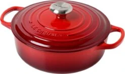 Le Creuset - Gietijzeren - Lage Braadpan - 24cm - Kersenrood 35 Le Creuset - Gietijzeren - Lage Braadpan - 24cm - Kersenrood -Kookwereld Winkel 1200x719