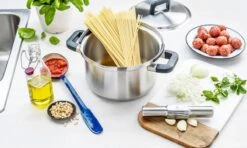 BK Flow Cool Pannenset - 4-delig – RVS Deksels - Veilig Afgietsysteem - Geschikt Voor Alle Warmtebronnen 19 BK Flow Cool Pannenset - 4-delig – RVS Deksels - Veilig Afgietsysteem - Geschikt Voor Alle Warmtebronnen -Kookwereld Winkel 1200x720 1