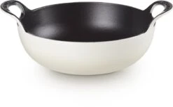 Le Creuset Gietijzeren Balti-pan In Meringue 24 Cm 2,7l -Kookwereld Winkel 1200x747
