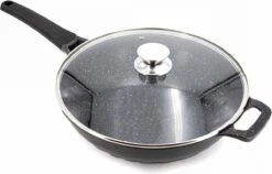 Cheffinger Wokpan Met Deksel - 32cm - Zwart - Pan - Keukenaccessoires -Kookwereld Winkel 1200x767 2