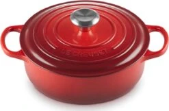 Le Creuset - Gietijzeren - Lage Braadpan - 24cm - Kersenrood 32 Le Creuset - Gietijzeren - Lage Braadpan - 24cm - Kersenrood -Kookwereld Winkel 1200x785 3