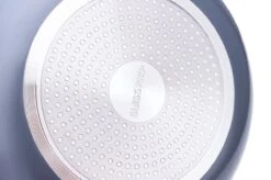 Swiss Pro+ - Koekenpannenset - 3 Delig - Keramisch - Inductie - Milieuvriendelijk - PFAS - PFOA Vrij - Sapphire Green 22 Swiss Pro+ - Koekenpannenset - 3 Delig - Keramisch - Inductie - Milieuvriendelijk - PFAS - PFOA Vrij - Sapphire Green -Kookwereld Winkel 1200x799 15