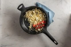 Sola Hapjespan Fair Cooking - Ø 28 Cm - Zwart/wit - Aluminium - Antiaanbaklaag 11 Sola Hapjespan Fair Cooking - Ø 28 Cm - Zwart/wit - Aluminium - Antiaanbaklaag -Kookwereld Winkel 1200x799 64