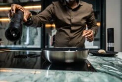 Soenil By ISENVI - Koekenpan Inductie - 28 CM - Keramische Pan - RVS Handgreep -Kookwereld Winkel 1200x800 40