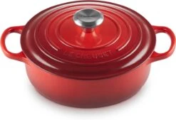 Le Creuset - Gietijzeren - Lage Braadpan - 24cm - Kersenrood 24 Le Creuset - Gietijzeren - Lage Braadpan - 24cm - Kersenrood -Kookwereld Winkel 1200x821 3