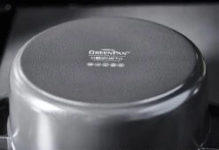 GreenPan Featherweights Braadpan 22cm - Zwart - Inductie - PFAS-vrij 15 GreenPan Featherweights Braadpan 22cm - Zwart - Inductie - PFAS-vrij -Kookwereld Winkel 1200x823 3