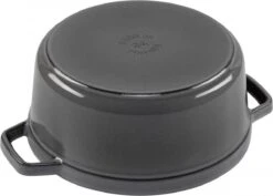 Staub Cocotte - Rond - 24 Cm - Grafietgrijs 7 Staub Cocotte - Rond - 24 Cm - Grafietgrijs -Kookwereld Winkel 1200x859 5