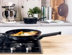 BK Easy Induction Ceramic Koekenpannenset Ø 24 + Ø 28 Cm - Inductie - PFAS-vrij 19 BK Easy Induction Ceramic Koekenpannenset Ø 24 + Ø 28 Cm - Inductie - PFAS-vrij -Kookwereld Winkel 1200x907 2