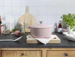 BK Bourgogne Braadpan Ø 24 Cm - Roze - Gietijzer - Inductie 7 BK Bourgogne Braadpan Ø 24 Cm - Roze - Gietijzer - Inductie -Kookwereld Winkel 1200x912 3