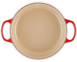 Le Creuset - Gietijzeren - Lage Braadpan - 24cm - Kersenrood 23 Le Creuset - Gietijzeren - Lage Braadpan - 24cm - Kersenrood -Kookwereld Winkel 1200x969 5