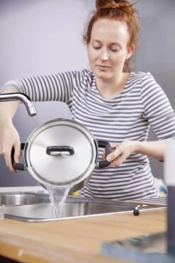 BK Flow Cool Pannenset - 4-delig – RVS Deksels - Veilig Afgietsysteem - Geschikt Voor Alle Warmtebronnen 31 BK Flow Cool Pannenset - 4-delig – RVS Deksels - Veilig Afgietsysteem - Geschikt Voor Alle Warmtebronnen -Kookwereld Winkel 799x1200 1