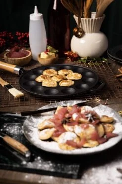 Blackwell Poffertjespan - Met Houten Steel - Gietijzer - ø 24 Cm 7 Blackwell Poffertjespan - Met Houten Steel - Gietijzer - ø 24 Cm -Kookwereld Winkel 799x1200 9