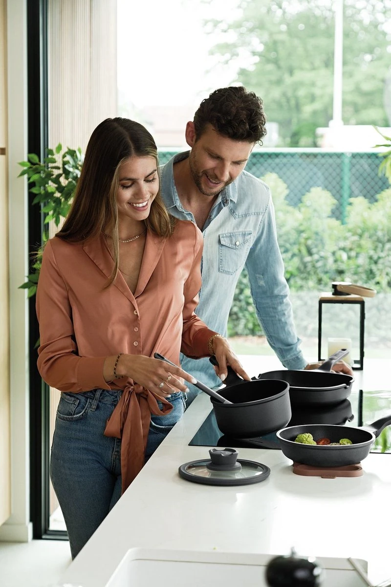 BergHOFF Steelpan Met Deksel Stone 18 Cm - Leo 3 BergHOFF Steelpan Met Deksel Stone 18 Cm - Leo - Afbeelding 3